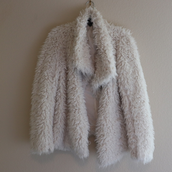 Hollister white fluffy jacket - Picture 1 of 3